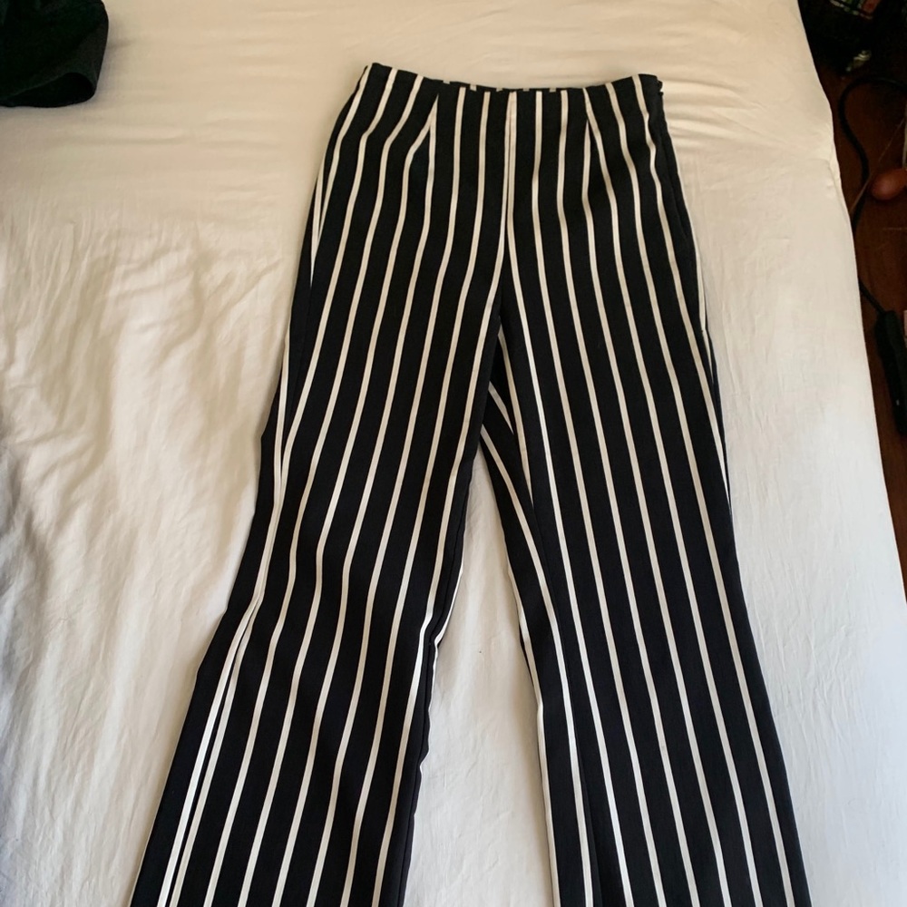 Black & white pants 🖤🤍